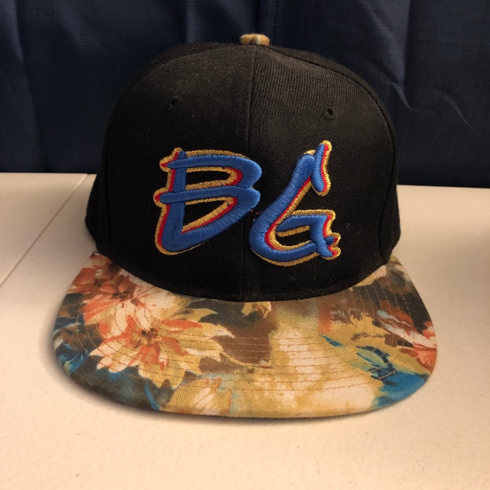 BG snap back hat